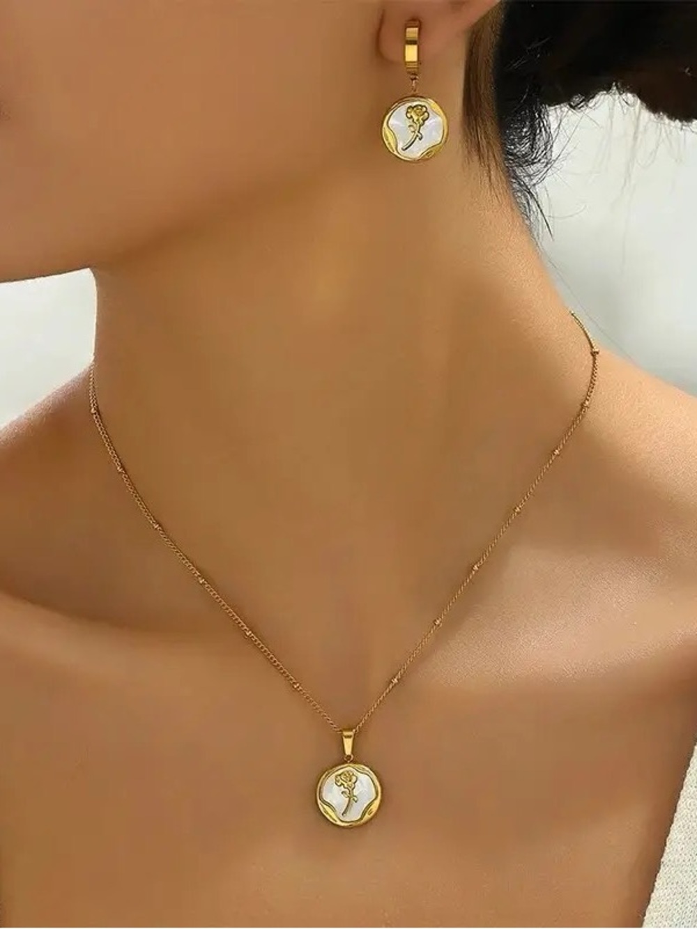 NWT Rose Pattern Jewelry Set - Picture 4 of 4